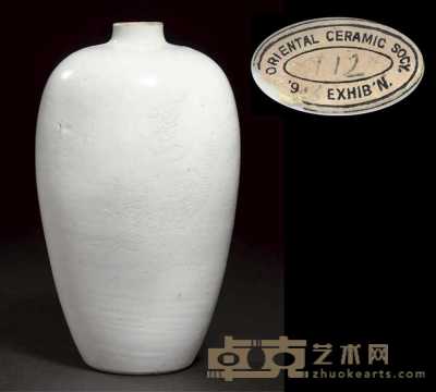 18th century A white glazed ovoid vase 